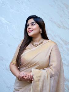 shamna-kasim-in-kerala-saree-with-simple-makeup-look-photos-007