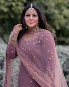 shamna-kasim-in-party-wear-churidar-photos-009