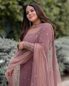 shamna-kasim-in-party-wear-churidar-photos