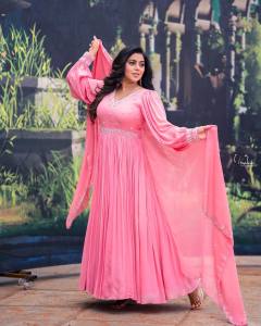 shamna-kasim-in-peach-anarkali-churidar-photos-003