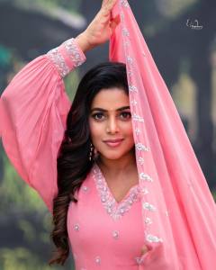 shamna-kasim-in-peach-anarkali-churidar-photos