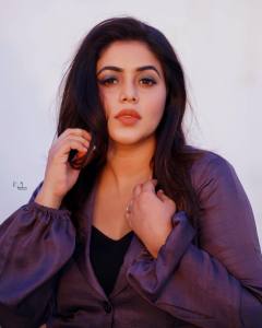 shamna-kasim-in-violet-coat-co-ord-with-decorated-collars-bell-bottoms-006