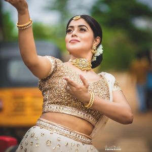 shamna kasim latest images 0921-004