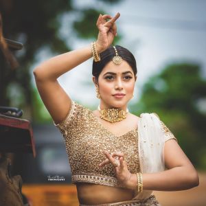 shamna kasim latest images 0921-005