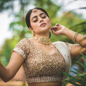 shamna kasim latest images 0921-009