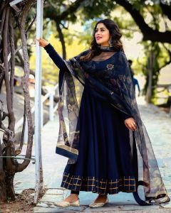 shamna-kasim-latest-photos-in-kanchipuram-saree