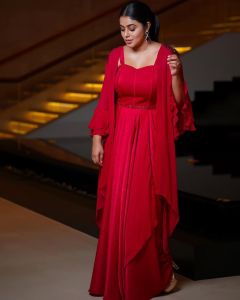 shamna-kasim-latest-photos-in-red-saree-201-005