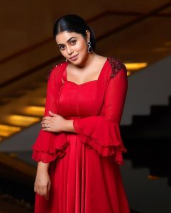shamna-kasim-latest-photos-in-red-saree-201-006