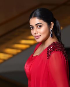 shamna-kasim-latest-photos-in-red-saree-201-007
