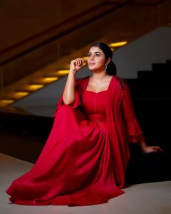shamna-kasim-latest-photos-in-red-saree-201-008