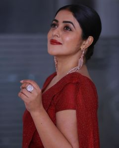 shamna-kasim-latest-photos-in-red-saree-201-009
