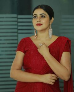 shamna-kasim-latest-photos-in-red-saree-201-011