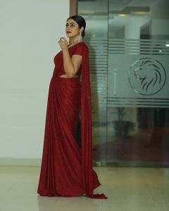 shamna-kasim-latest-photos-in-red-saree-201-013