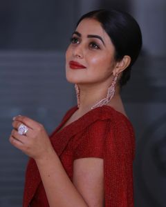 shamna-kasim-latest-photos-in-red-saree-201-014