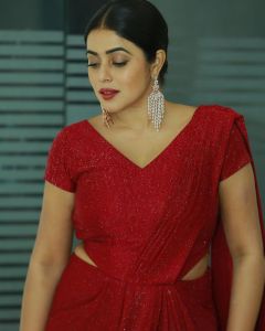 shamna-kasim-latest-photos-in-red-saree-201-015