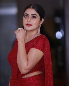 shamna-kasim-latest-photos-in-red-saree-201-016