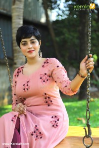 shamna-kasim-latest-stills-039-00850