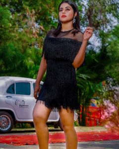 shamna-kasim-new-photos-in-black-skirt-002