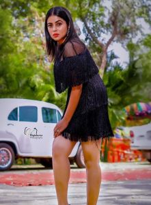 shamna-kasim-new-photos-in-black-skirt-003
