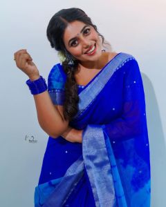 shamna-kasim-new-photos-in-blue-saree-2022-006