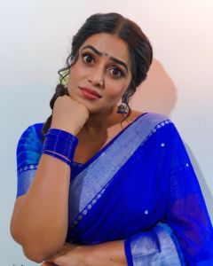 shamna-kasim-new-photos-in-blue-saree-2022-007