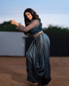 shamna-kasim-new-photoshoot-in-peacock-blue-dress-004