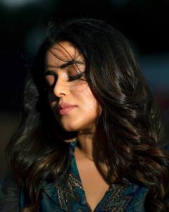 shamna-kasim-new-photoshoot-in-peacock-blue-dress