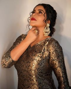 shamna-kasim-poorna-new-photos-hd-2022-008