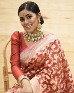 shamna-kasim-red-saree-photos-latest-002
