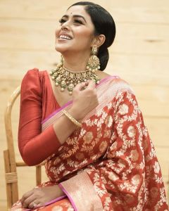 shamna-kasim-red-saree-photos-latest-004