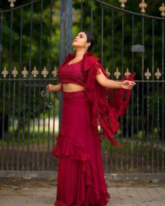 shamna-kasim-viral-photos-in-red-saree-001