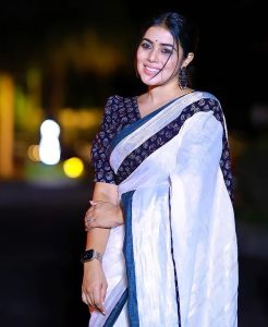 shamna-kasim-viral-photos-in-red-saree-009