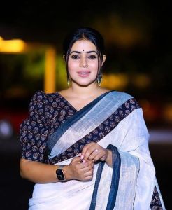shamna-kasim-viral-photos-in-red-saree-010