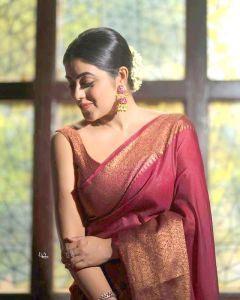 shamna-kasim-viral-photos-in-red-saree-013
