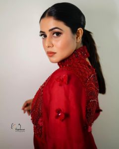 shamna-kasim-wearing-red-jumpsuit-photos-002
