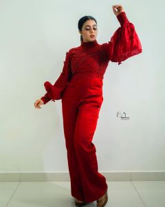 shamna-kasim-wearing-red-jumpsuit-photos-004