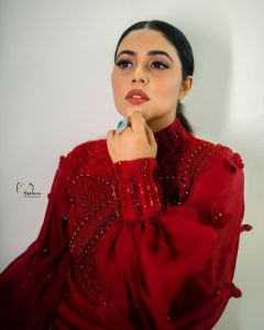 shamna-kasim-wearing-red-jumpsuit-photos-006