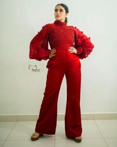 shamna-kasim-wearing-red-jumpsuit-photos-007