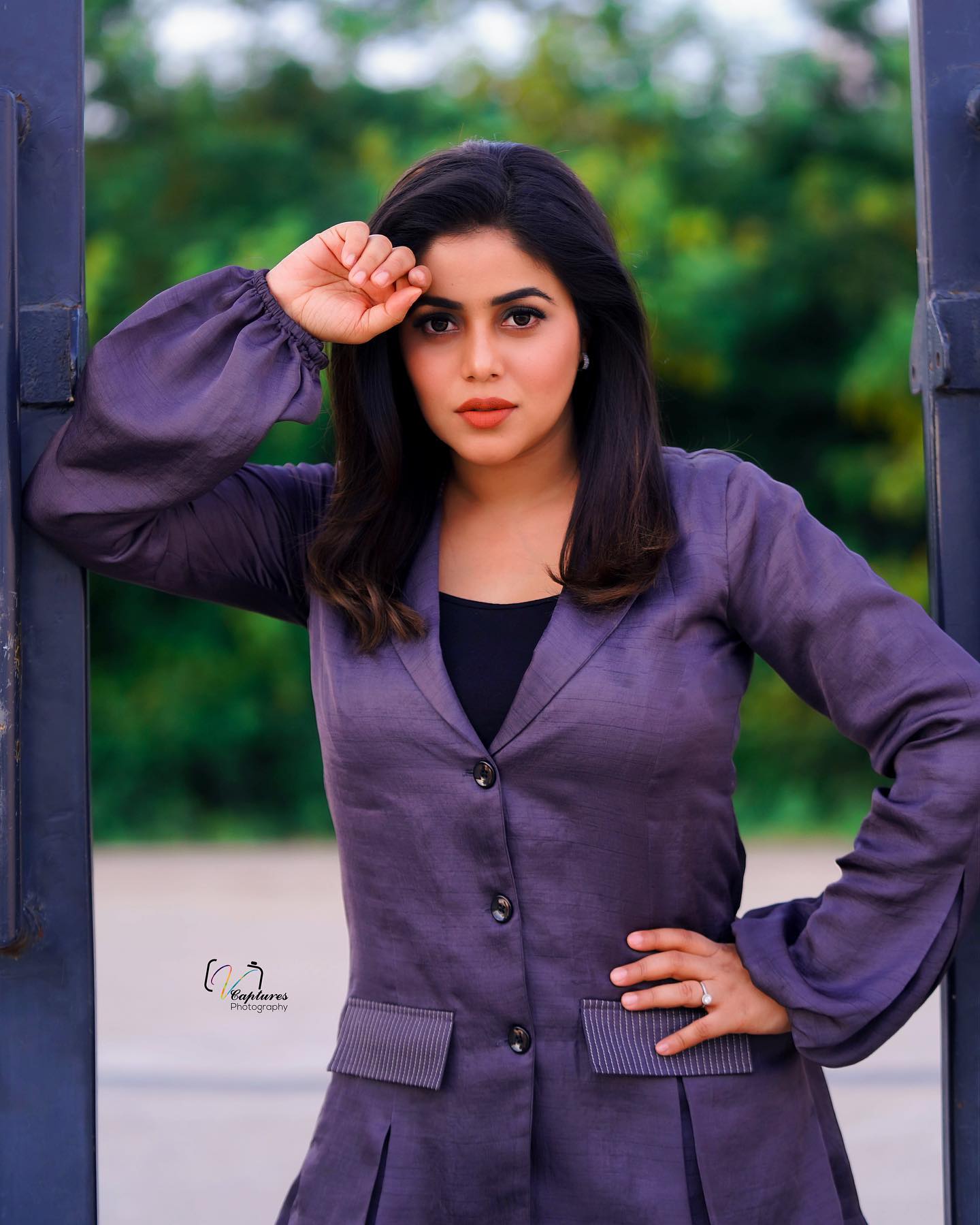 shamna-kasim-in-violet-coat-co-ord-with-decorated-collars-bell-bottoms-003