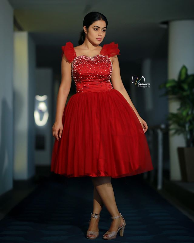 shamna kasim new look in red dress photos 021-008