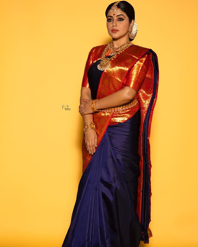 shamna-kasim-new-look-in-saree-photoshoot-01-001