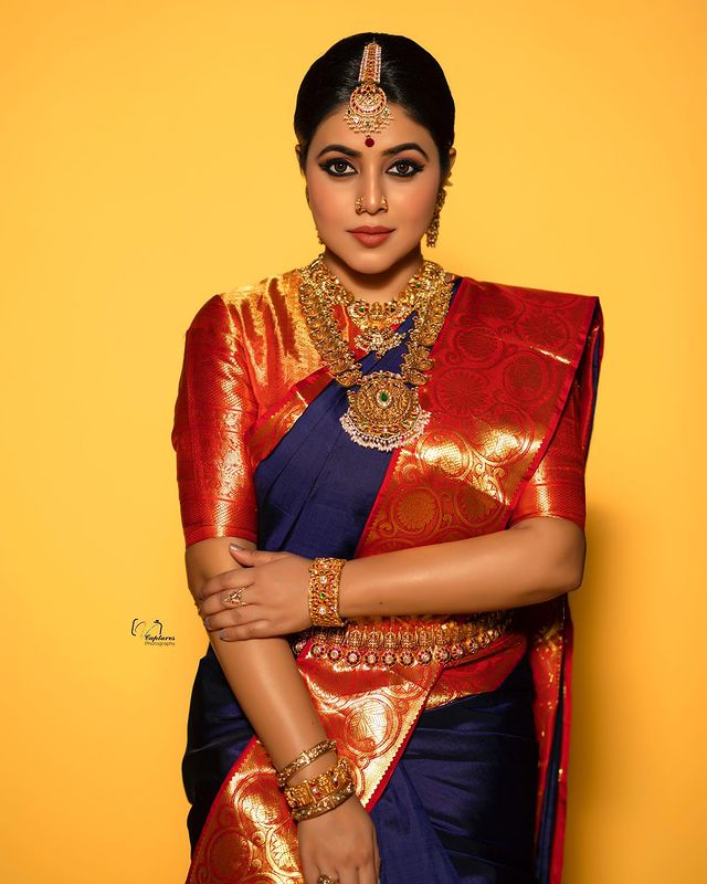 shamna-kasim-new-look-in-saree-photoshoot-01