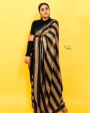 shamna-kasim-in-black-saree-photoshoot-002