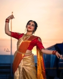 shamna-kasim-in-pattusaree-with-red-blouse-002