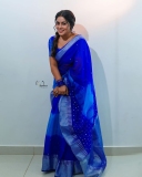 shamna-kasim-new-photos-in-blue-saree-2022-003