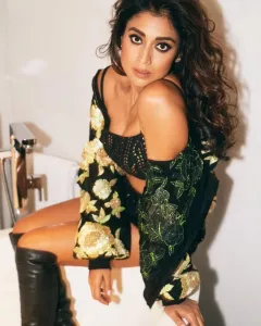 shriya-saran-glamour-photoshoot-pictures-002