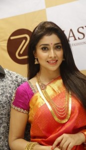 shriya-saran-images-download11-00229