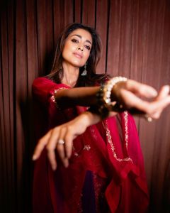 shriya-saran-in-blue-and-pink-dress-photos-005