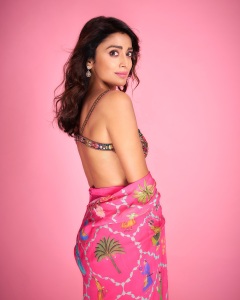 shriya-saran-in-latest-fashion-style-photos-011