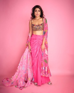 shriya-saran-in-latest-fashion-style-photos-016